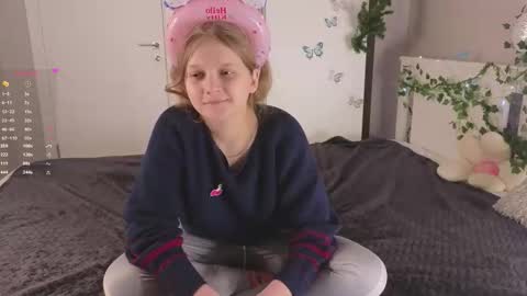 Snapshot of hazeelariel chatting on March 25, 6:36 pm Jenny online show from March 25, 6:36 pm