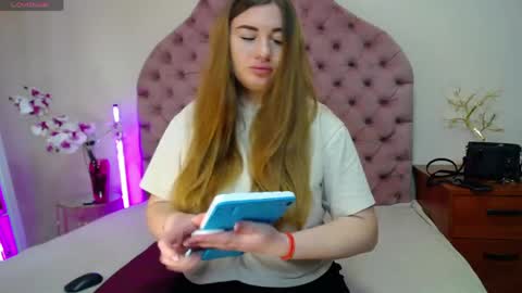 Snapshot of hazel_agata chatting on May 10, 6:18 am Agata online show from May 10, 6:18 am