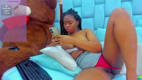 hazel_lanee online show from February 15, 7:51 am