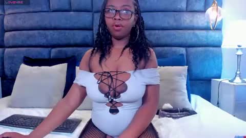hazel_lanee online show from June 9, 4:35 am