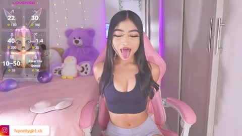 Snapshot of hazelbabee_ chatting on November 12, 6:36 am Lynn online show from November 12, 6:36 am