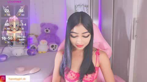 Snapshot of hazelbabee_ chatting on November 16, 10:37 pm Lynn online show from November 16, 10:37 pm