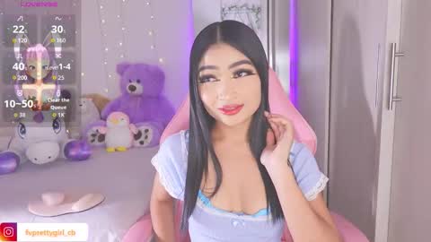 Snapshot of hazelbabee_ chatting on December 3, 8:23 am Lynn online show from December 3, 8:23 am