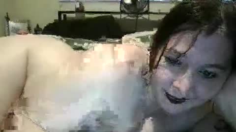 Snapshot of hazelbasil32728 chatting on February 20, 2:06 pm hazelbasil32728 online show from February 20, 2:06 pm