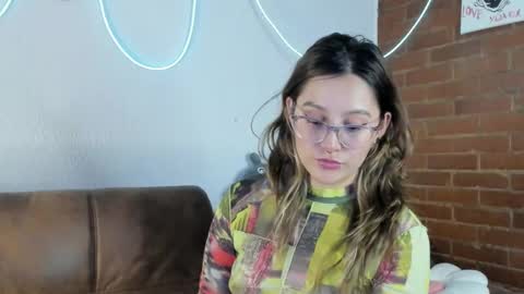 Snapshot of hazelbrownn23 chatting on February 5, 4:48 am Hazel Brown online show from February 5, 4:48 am