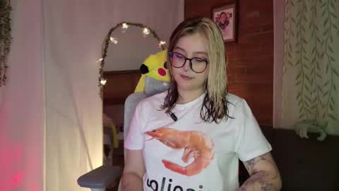 Snapshot of hazelbrownn23 chatting on February 25, 2:32 am Hazel Brown online show from February 25, 2:32 am