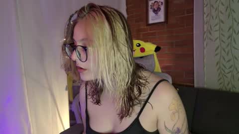 Snapshot of hazelbrownn23 chatting on February 27, 2:44 am Hazel Brown online show from February 27, 2:44 am