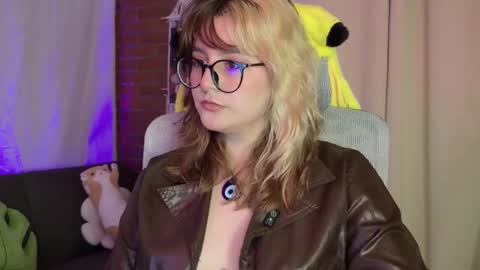 Snapshot of hazelbrownn23 chatting on March 27, 1:00 am Hazel Brown online show from March 27, 1:00 am