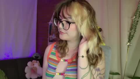Snapshot of hazelbrownn23 chatting on April 7, 1:50 am Hazel Brown online show from April 7, 1:50 am