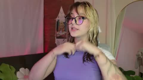 Snapshot of hazelbrownn23 chatting on April 14, 1:00 am Hazel Brown online show from April 14, 1:00 am