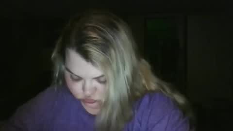 Hazeleyez97 online show from September 25, 6:50 am