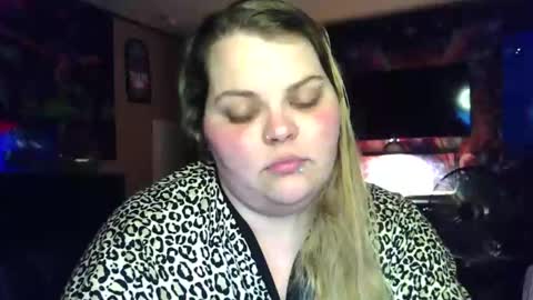 Hazeleyez97 online show from October 22, 6:02 am