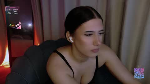 hazelhayess online show from April 29, 5:17 pm