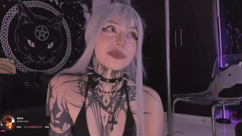 Hazell Witch online show from May 30, 8:39 pm