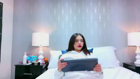 HazelMoret online show from February 8, 3:26 pm