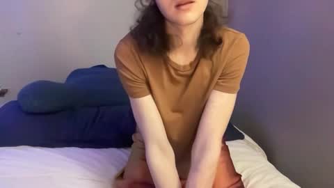 Snapshot of hazelpeppermint chatting on February 3, 1:04 am Hazel online show from February 3, 1:04 am