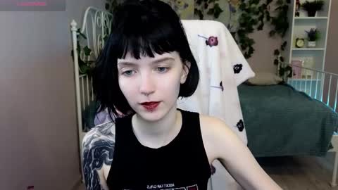 hazeltompson online show from November 9, 8:29 pm