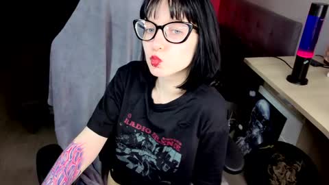 hazeltompson online show from March 23, 12:31 pm