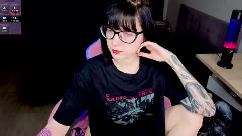 Snapshot of hazeltompson chatting on April 16, 1:01 pm hazeltompson online show from April 16, 1:01 pm