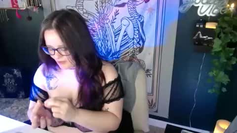 HazeyViolet333 online show from April 3, 8:51 pm