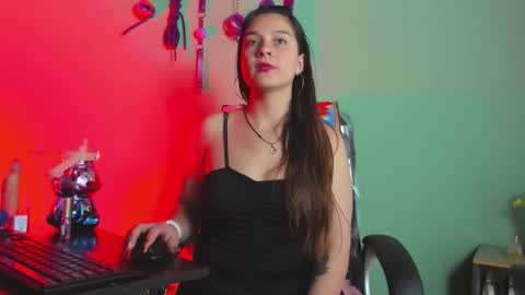 Snapshot of hazz_smith chatting on February 13, 10:50 pm HAZZ SMITH online show from February 13, 10:50 pm