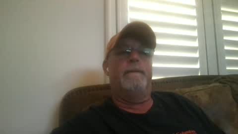 Snapshot of hdeuce22 chatting on June 10, 11:24 pm Hdeuce22 online show from June 10, 11:24 pm