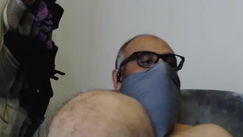 Snapshot of heart_martin chatting on March 20, 3:22 am heart_martin online show from March 20, 3:22 am