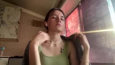 Snapshot of heatherwillman chatting on March 24, 12:10 pm Lili online show from March 24, 12:10 pm