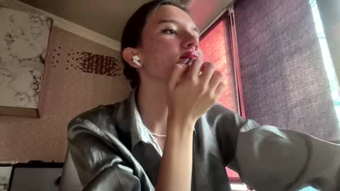 Snapshot of heatherwillman chatting on March 27, 12:16 pm Lili online show from March 27, 12:16 pm