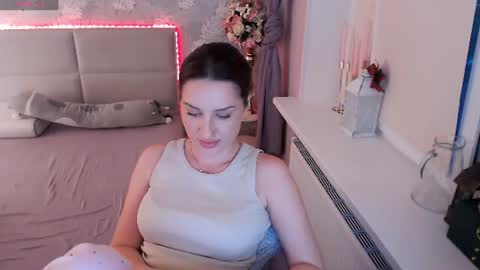 Snapshot of heaven_chloe chatting on July 2, 8:04 pm Heaven girl online show from July 2, 8:04 pm