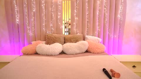 Snapshot of heavenelle chatting on March 2, 7:09 am heavenelle online show from March 2, 7:09 am
