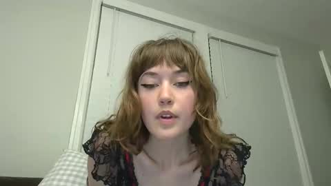 Snapshot of heavenlysiren chatting on April 10, 3:01 am heavenlysiren online show from April 10, 3:01 am