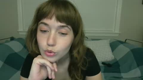 Snapshot of heavenlysiren chatting on April 18, 4:49 am heavenlysiren online show from April 18, 4:49 am