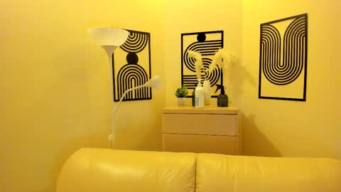 heavenmoth online show from December 22, 12:35 pm