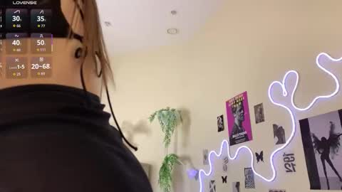 heavenmoth online show from March 15, 1:17 pm