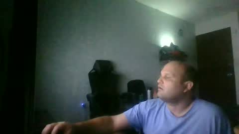 Snapshot of heavy_rebellxc chatting on June 24, 4:00 am Heavy Rebell online show from June 24, 4:00 am