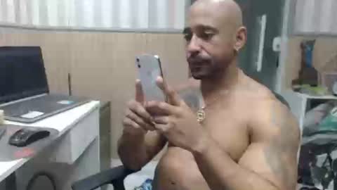 Snapshot of hebertgomes chatting on December 2, 9:28 pm hebertgomes online show from December 2, 9:28 pm