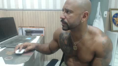 Snapshot of hebertgomes chatting on April 8, 3:17 am hebertgomes online show from April 8, 3:17 am