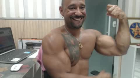 Snapshot of hebertgomes chatting on April 10, 10:36 pm hebertgomes online show from April 10, 10:36 pm