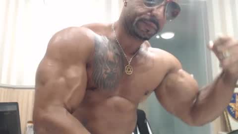 Snapshot of hebertgomes chatting on May 5, 11:13 pm hebertgomes online show from May 5, 11:13 pm