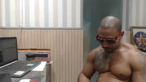 Snapshot of hebertgomes chatting on May 24, 10:26 pm hebertgomes online show from May 24, 10:26 pm