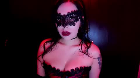 Snapshot of hecate_and_crow chatting on October 31, 6:47 am online show from October 31, 6:47 am