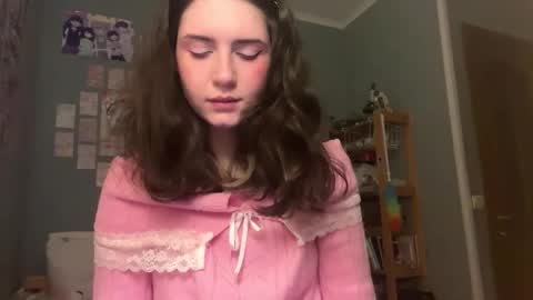 Snapshot of hedwiggrossberg chatting on December 15, 2:10 pm Sarah online show from December 15, 2:10 pm