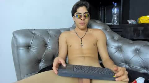 Snapshot of heellboy_ chatting on November 5, 8:47 am heellboy_ online show from November 5, 8:47 am