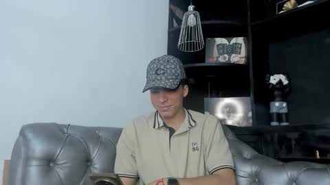 Snapshot of heellboy_ chatting on November 16, 2:28 am heellboy_ online show from November 16, 2:28 am
