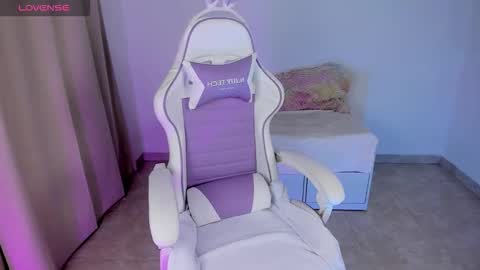 Snapshot of heey_kitty chatting on March 20, 2:22 pm IM EMY online show from March 20, 2:22 pm