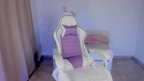 Snapshot of heey_kitty chatting on March 28, 4:28 pm IM EMY online show from March 28, 4:28 pm