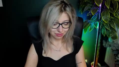 Snapshot of heidi_pleasure chatting on October 7, 4:42 am Heidi online show from October 7, 4:42 am