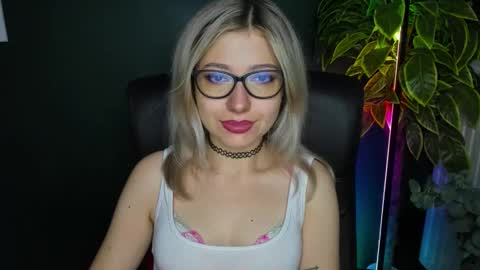 Snapshot of heidi_pleasure chatting on October 9, 6:33 am Heidi online show from October 9, 6:33 am