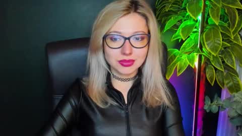 Snapshot of heidi_pleasure chatting on October 13, 4:12 am Heidi online show from October 13, 4:12 am